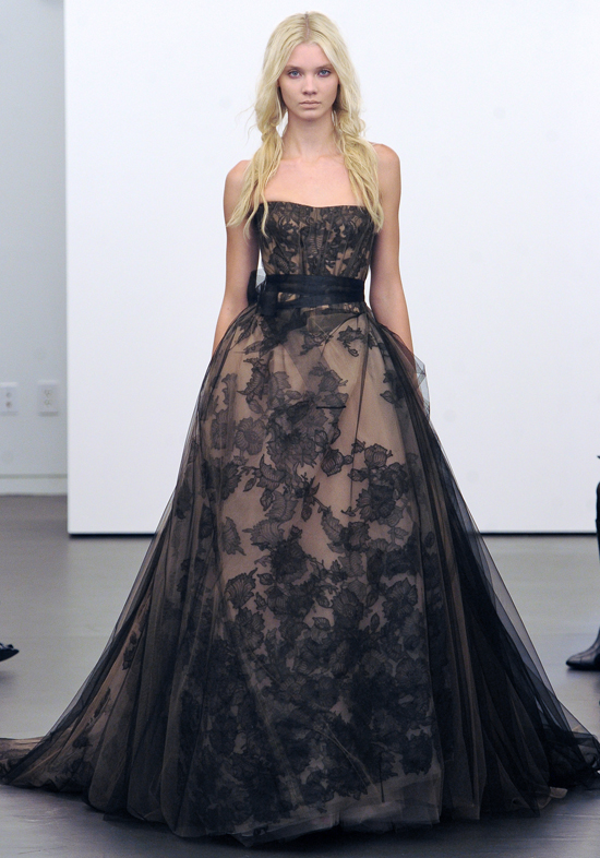 Fall 2012 Bridal Fashion Week: Our 10 Favourite Strapless Gowns from the  Runway - Weddingbells