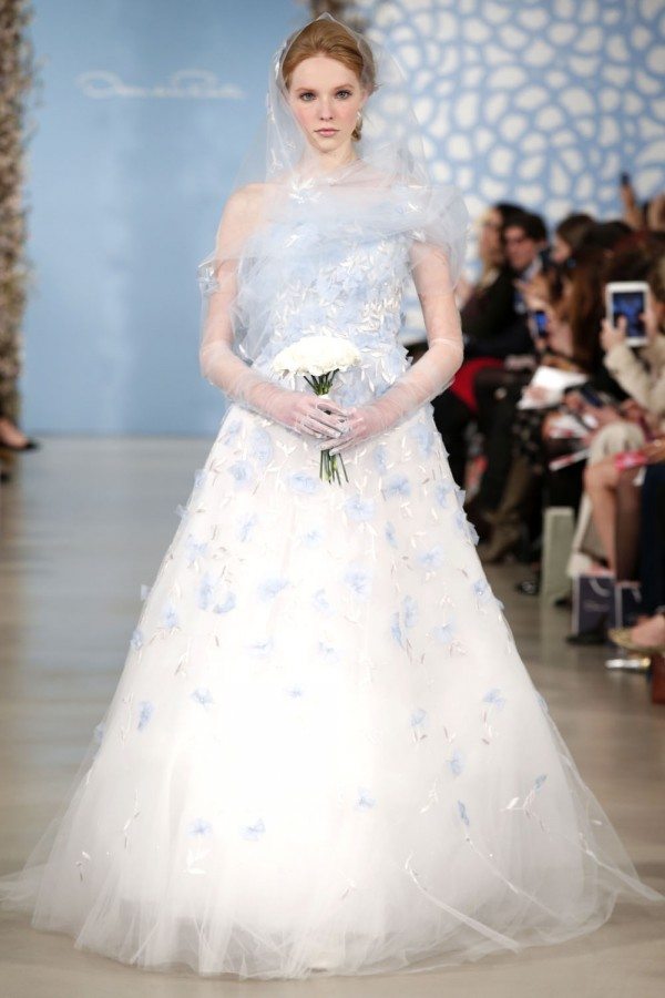 blue oscar de la renta wedding dress Three Chic Ways To Incorporate Something Blue Into Your Wedding