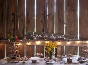 A Shabby-Chic Wedding in Peterborough, Ontario