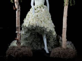 Floral Experts Share What's Hot For 2017 Weddings