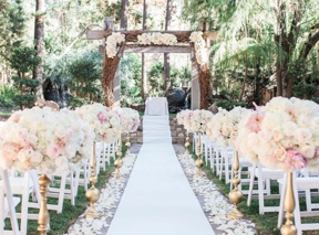 Fresh Ways To Decorate Your Ceremony Aisle