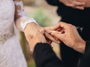 Seven Well-Known Wedding Traditions Explained